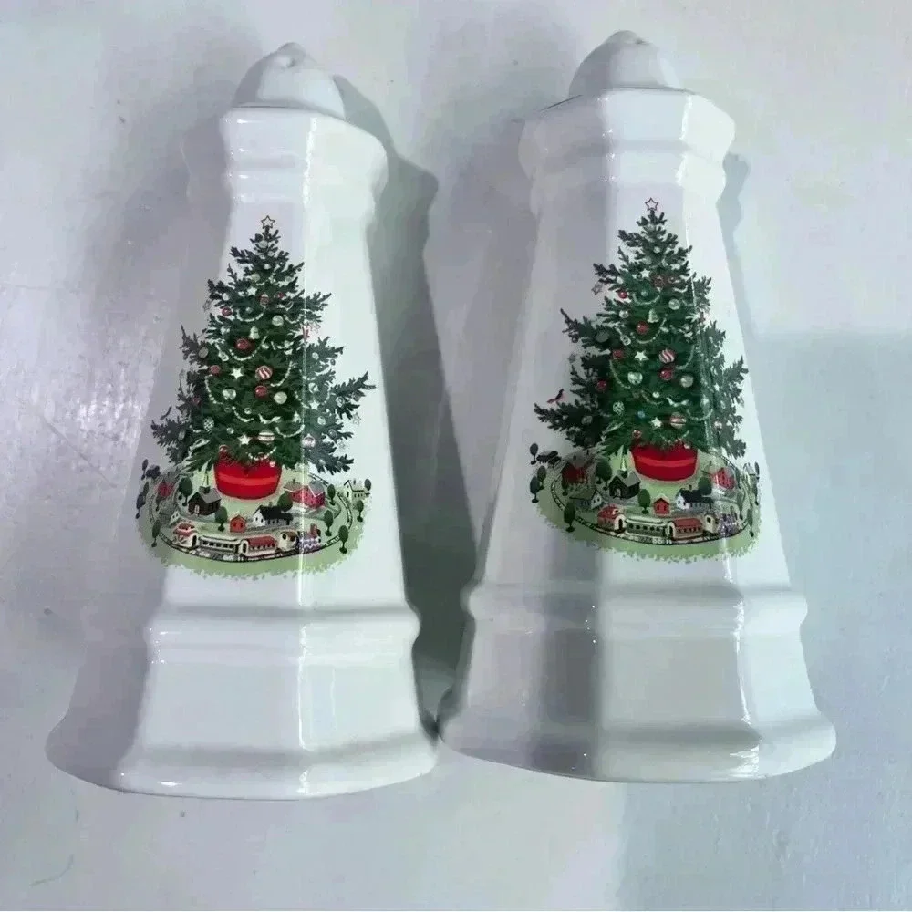 PFALTZGRAFF Christmas Heritage Lighthouse Salt‎ and Pepper 2 piece Set